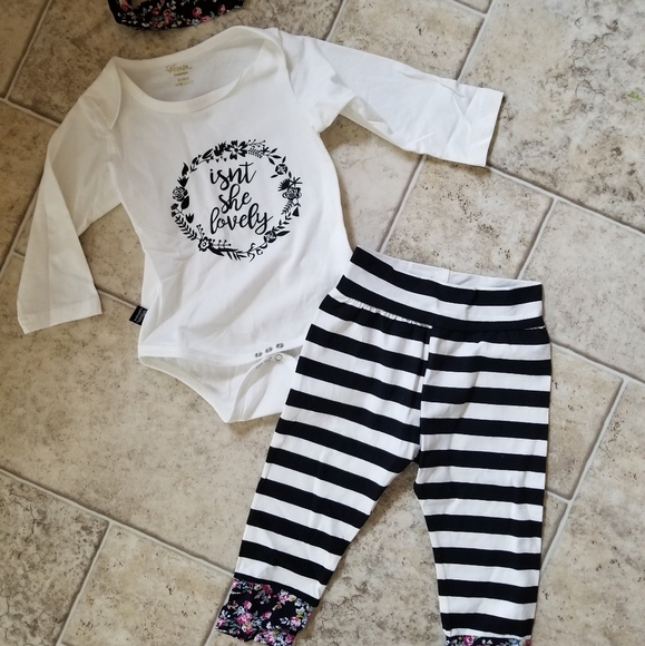 🍂 NWOT Floral Striped Outfit - Picture 1 of 4